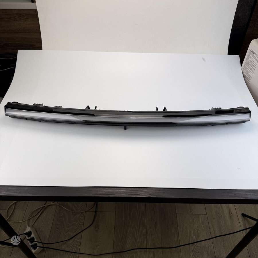 Tesla Model Y žibintai