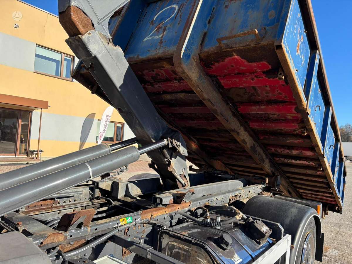 Volvo FL-280, hooklift trucks