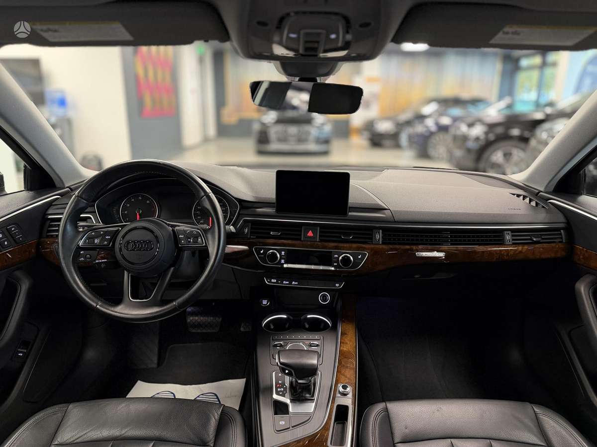 Audi A4, 2.0 l., Седан