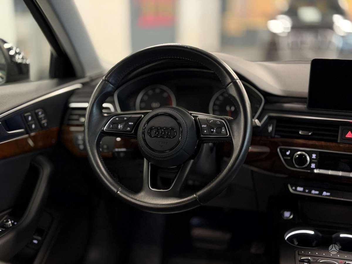Audi A4, 2.0 l., Седан