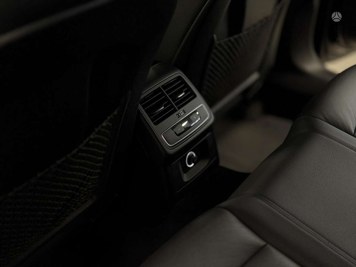 Audi A4, 2.0 l., Седан