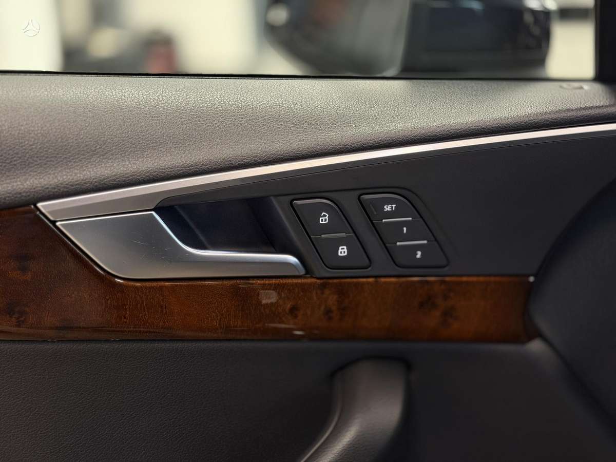 Audi A4, 2.0 l., Седан