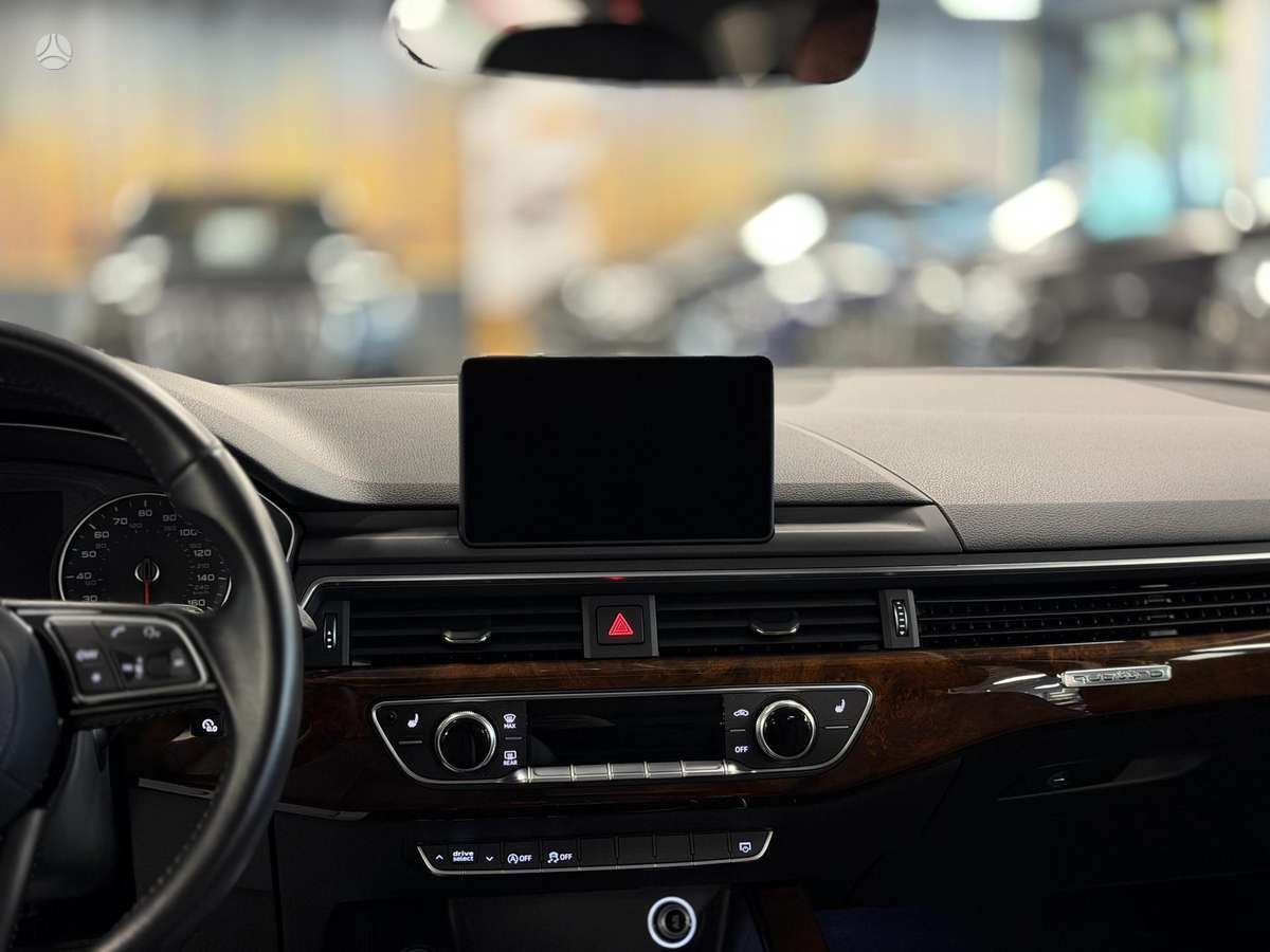 Audi A4, 2.0 l., Седан
