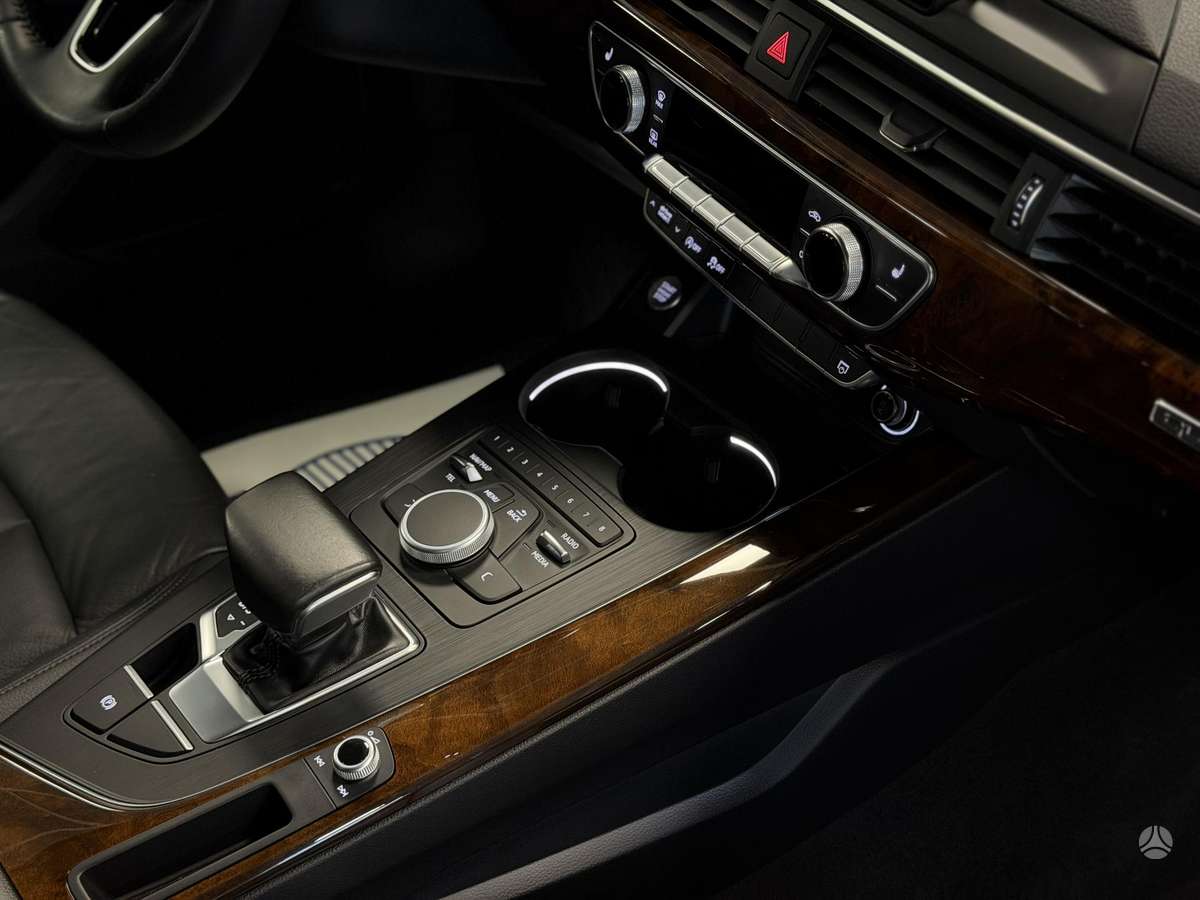 Audi A4, 2.0 l., Седан