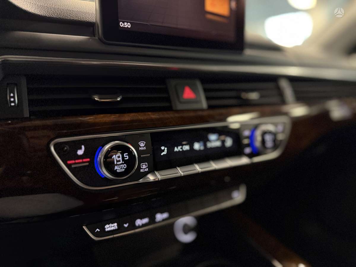 Audi A4, 2.0 l., Седан