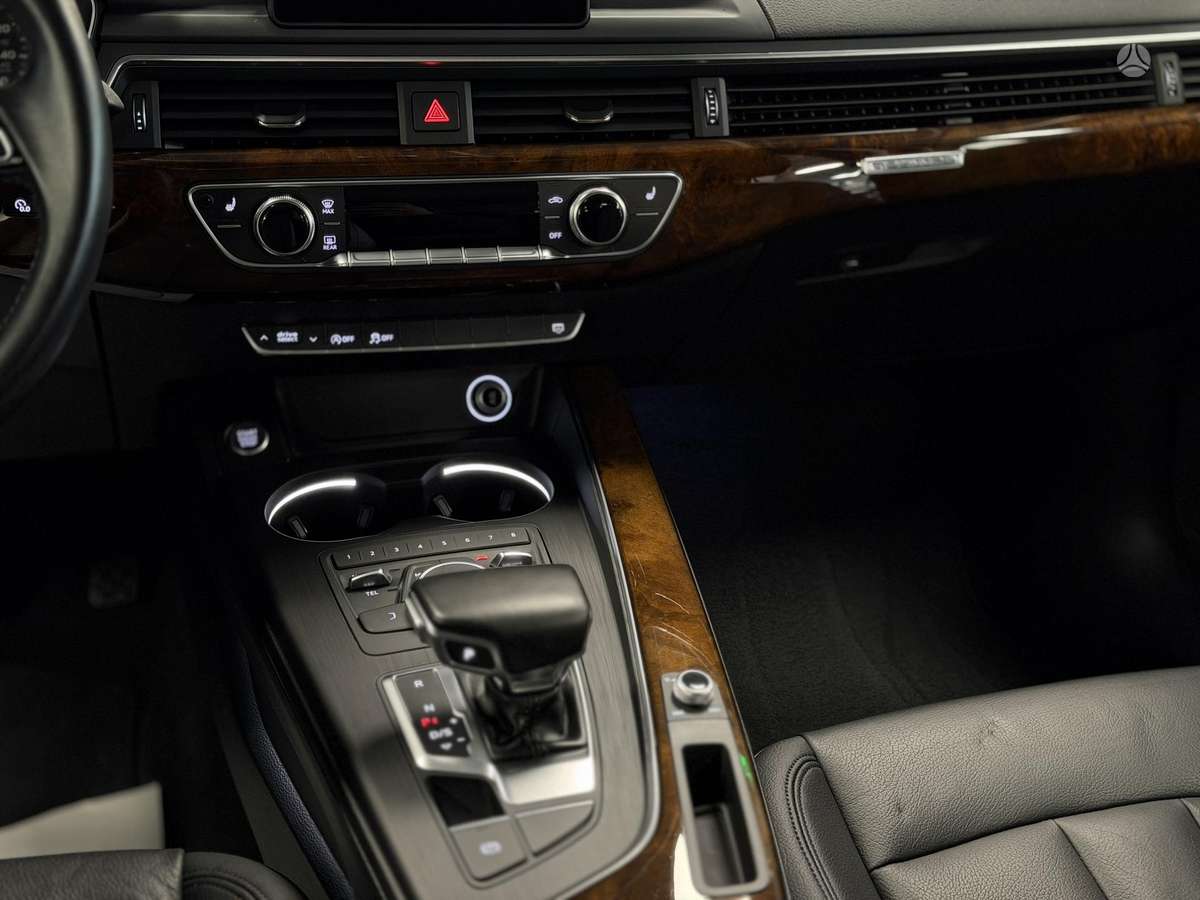 Audi A4, 2.0 l., Седан