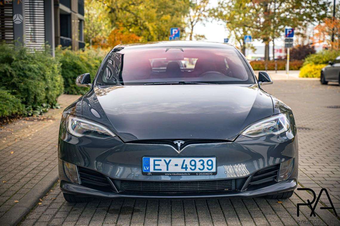 Tesla Model S, Хэтчбек
