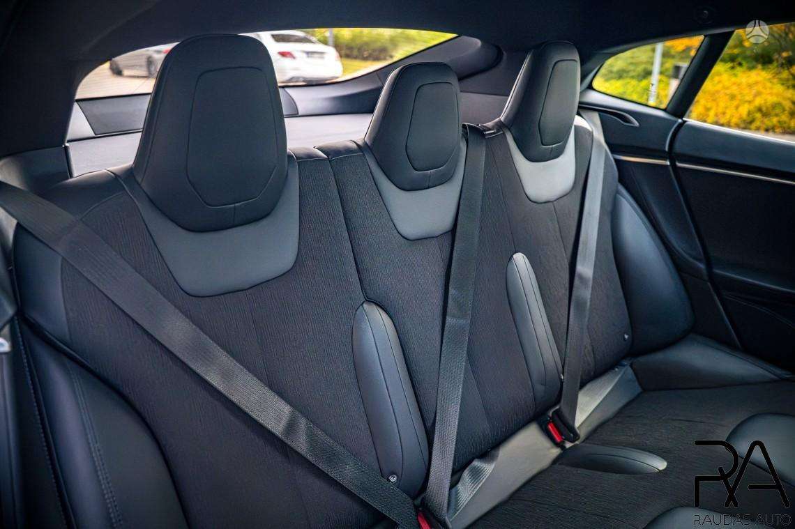 Tesla Model S, Хэтчбек