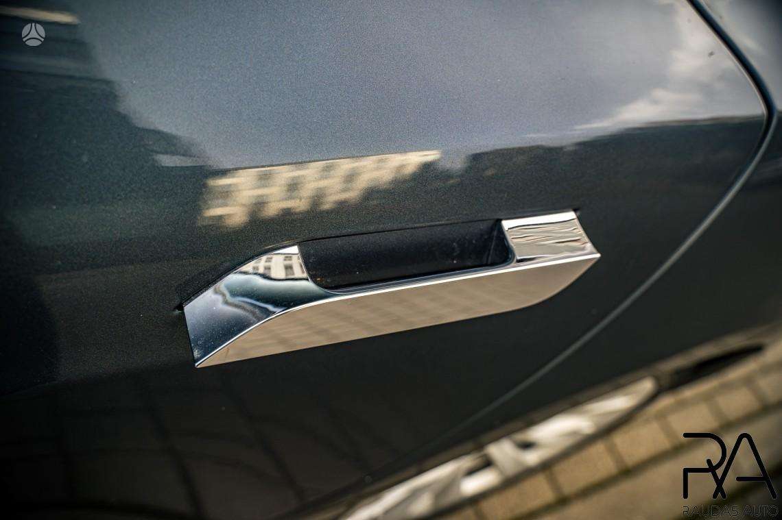 Tesla Model S, hatchback