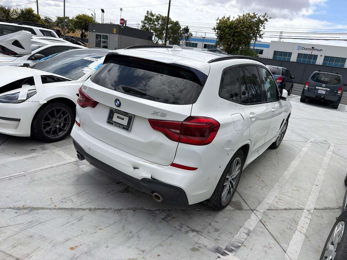 BMW X3, 2.0 l., off-road / crossover