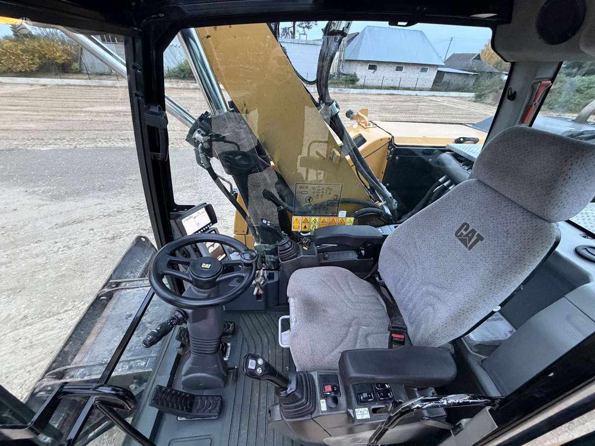 Caterpillar M318F, excavator