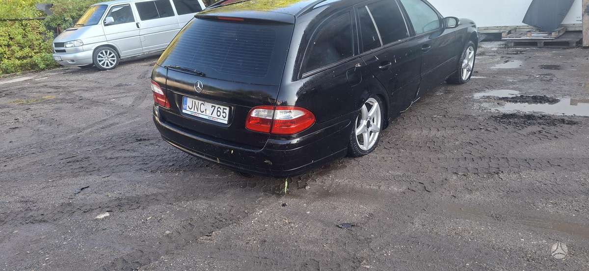 Mercedes-Benz E260 dalimis. Dalimis