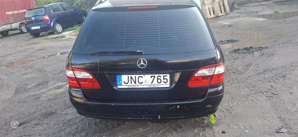 Mercedes-Benz E260 dalimis. Dalimis