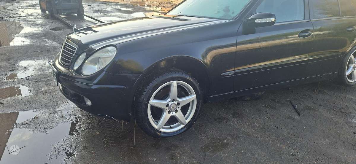 Mercedes-Benz E260 dalimis. Dalimis