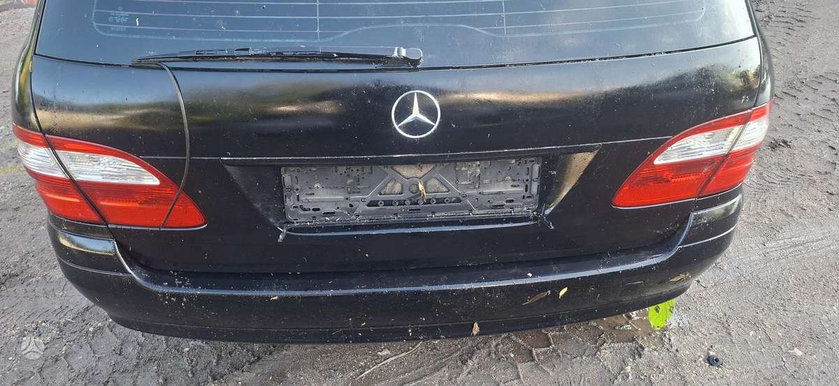 Mercedes-Benz E260 dalimis. Dalimis