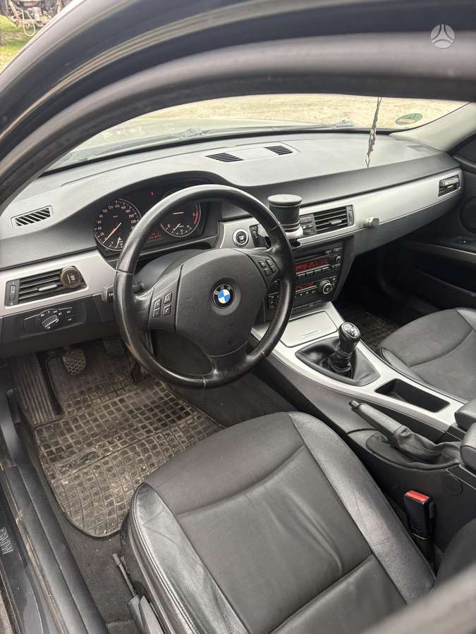 BMW 318, Универсал