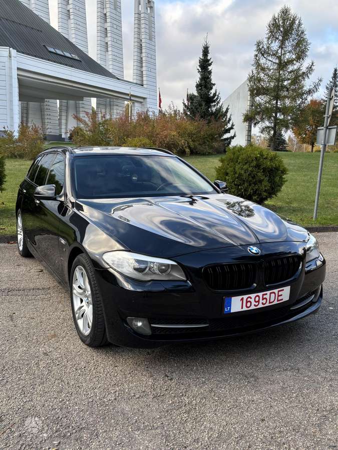 BMW 520, universalas