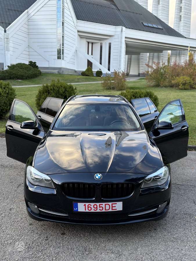 BMW 520, universalas