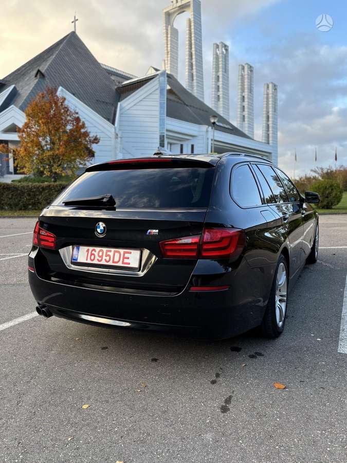 BMW 520, universalas