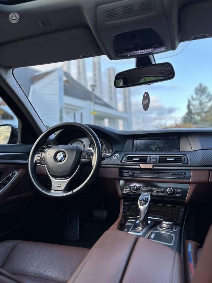 BMW 520, universalas