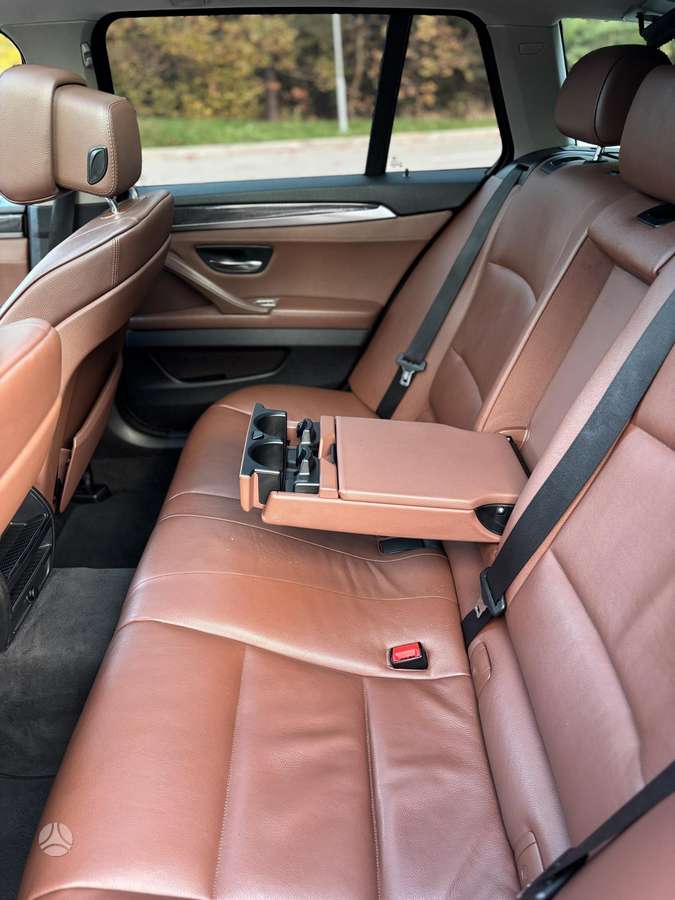 BMW 520, universalas