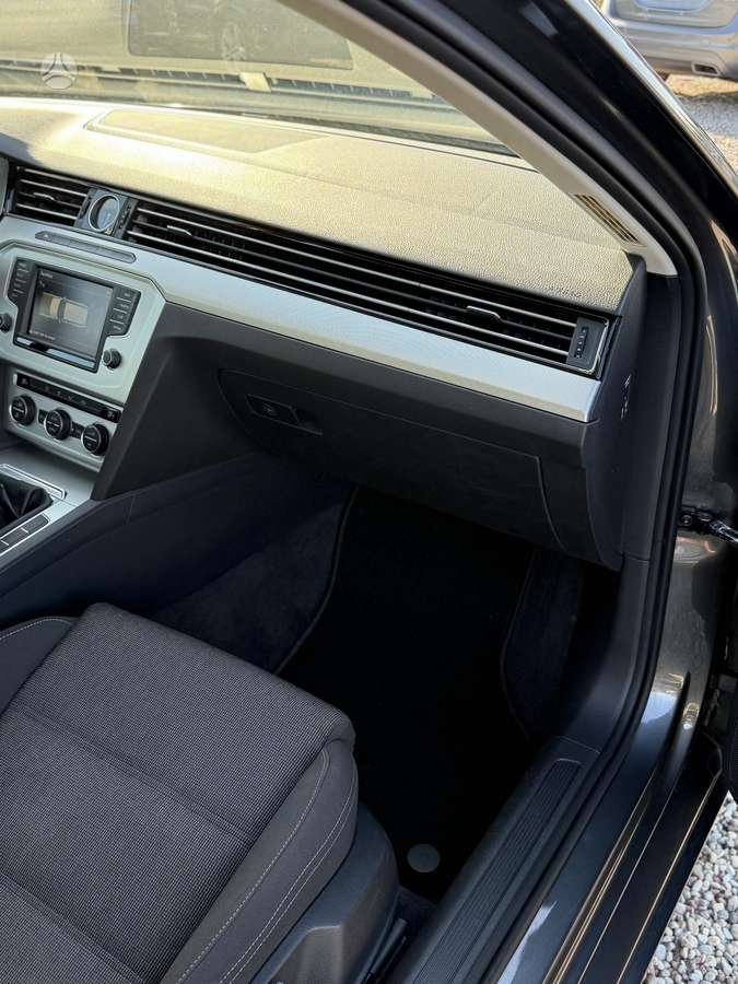 Volkswagen Passat 2015 — photo 9