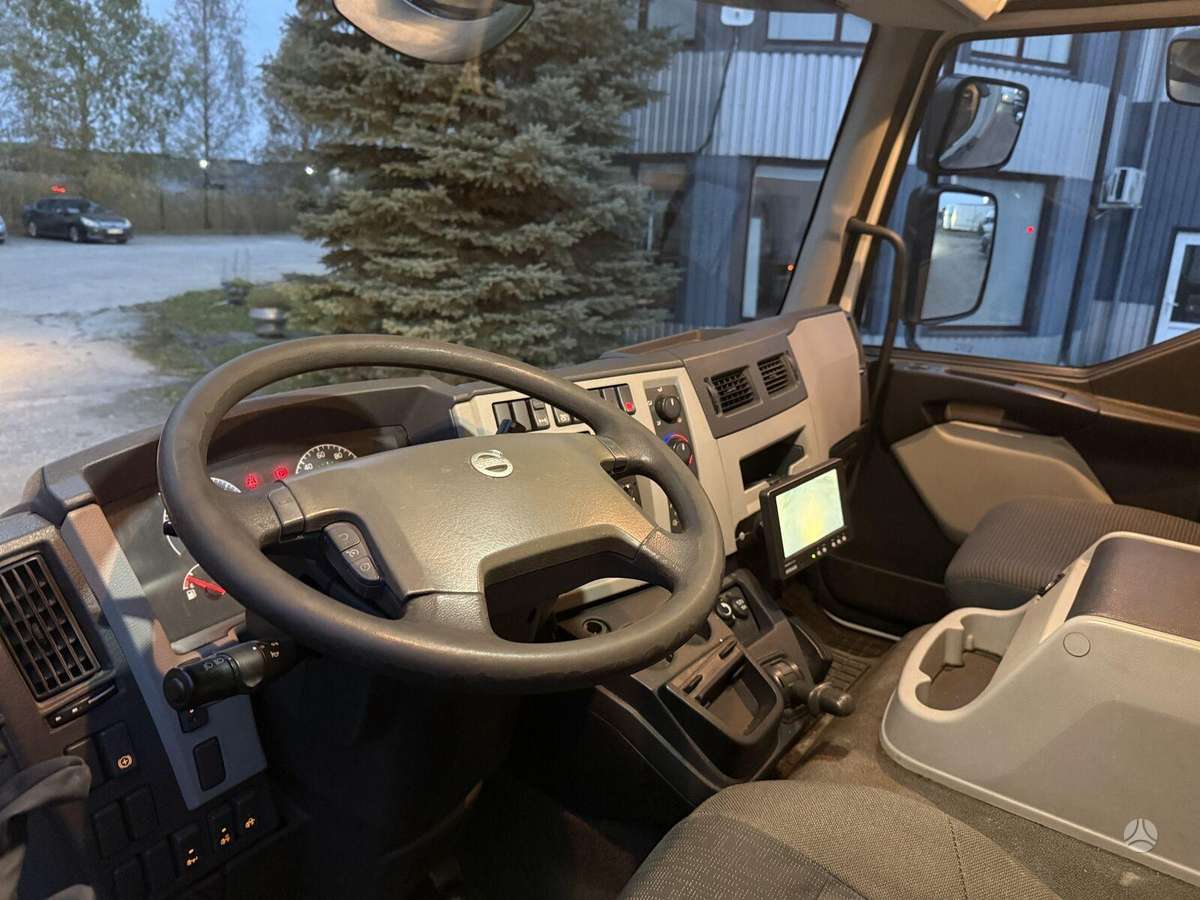 Volvo FL260 / Open side box /, isothermal trucks