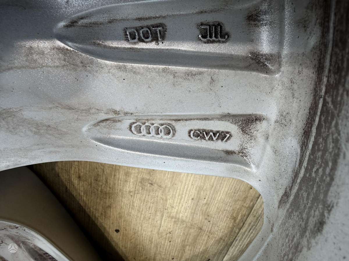 Audi A6 Q5 E-Tron, light alloy, R20