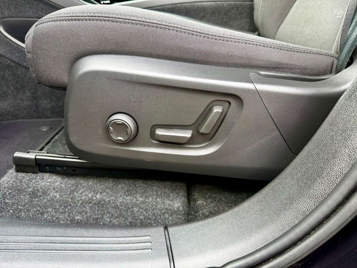 Volvo XC40, Внедорожник / Кроссовер
