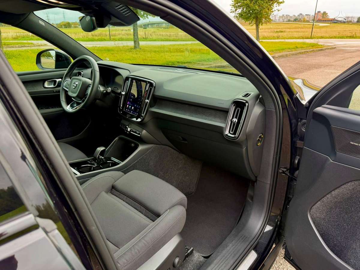 Volvo XC40, Внедорожник / Кроссовер