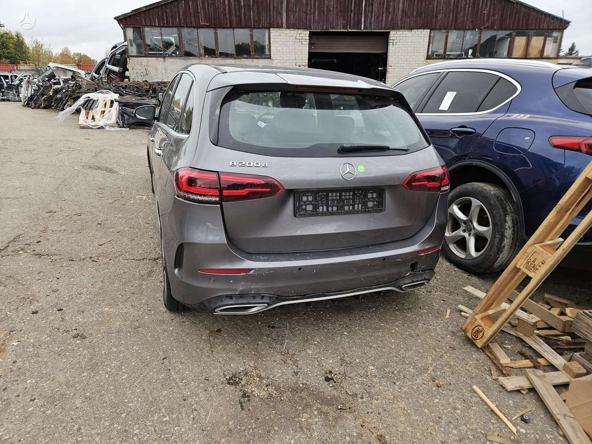Mercedes-Benz B200