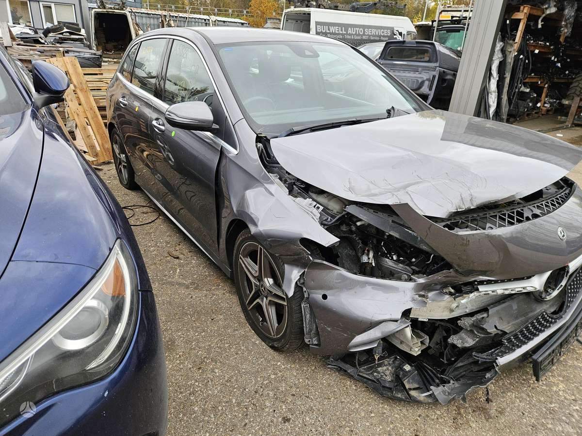 Mercedes-Benz B200