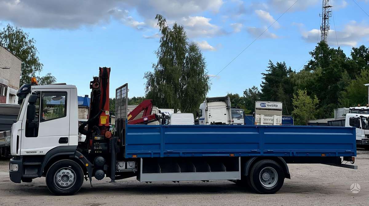 Iveco EUROCARGO, с краном