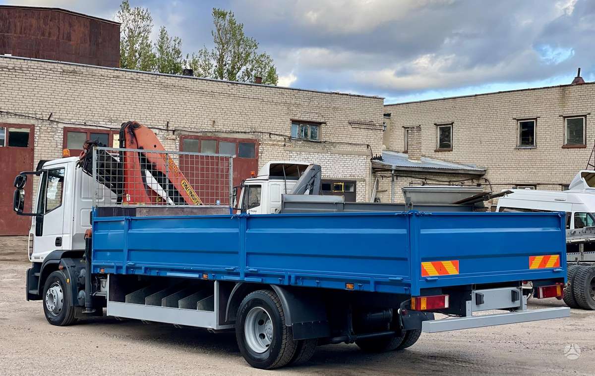 Iveco EUROCARGO, su kranu