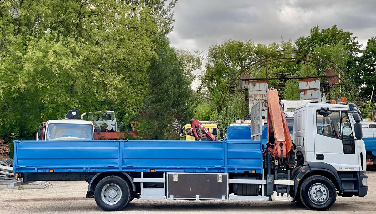 Iveco EUROCARGO, su kranu