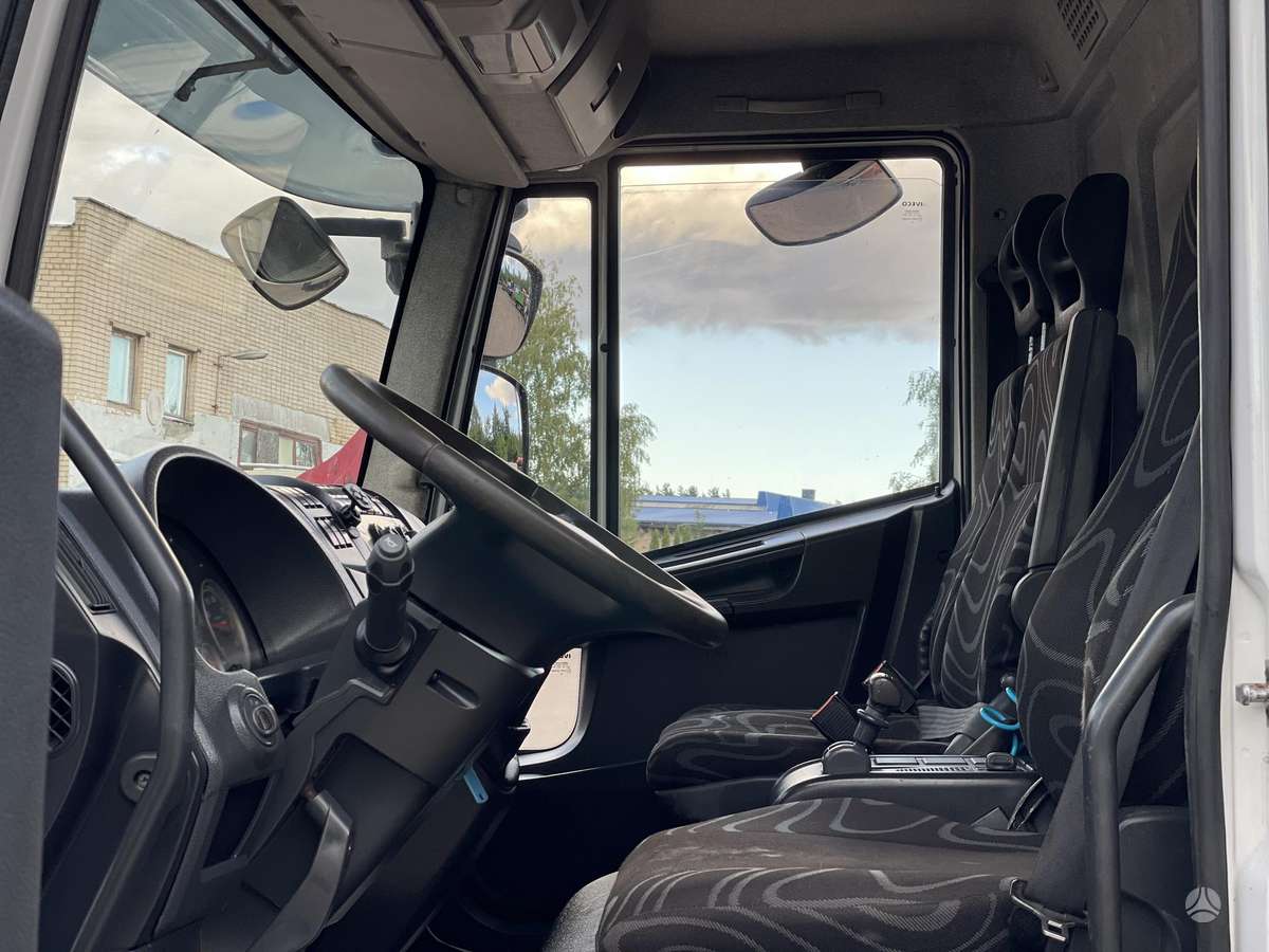Iveco EUROCARGO, с краном