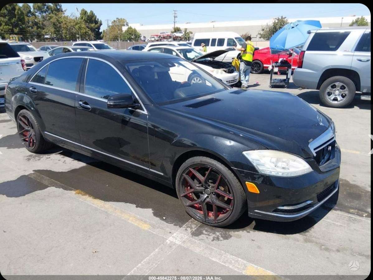 Mercedes-Benz S550