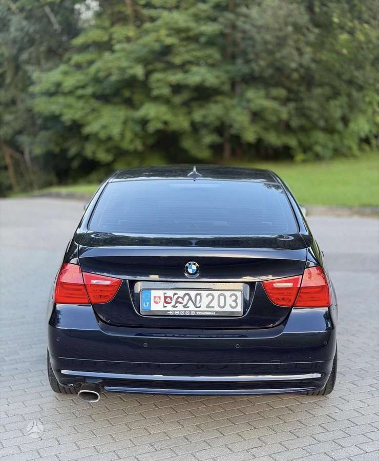 BMW 320, Седан