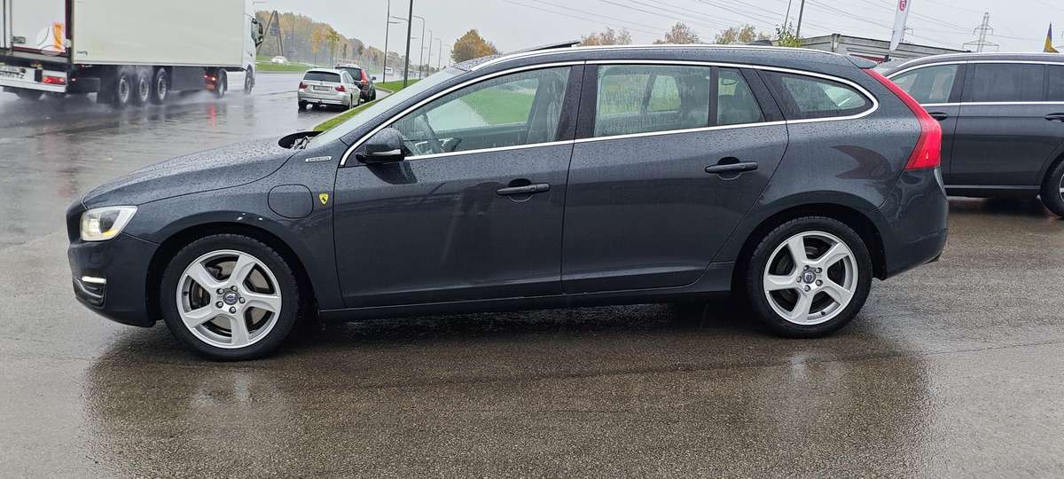 Volvo V60 2013 — вигляд ззаду