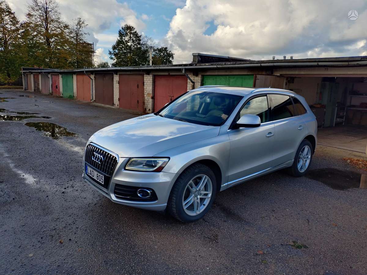Audi Q5, 2.0 l., off-road / crossover