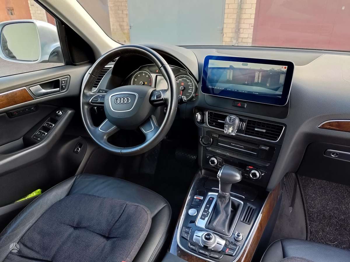 Audi Q5, 2.0 l., off-road / crossover
