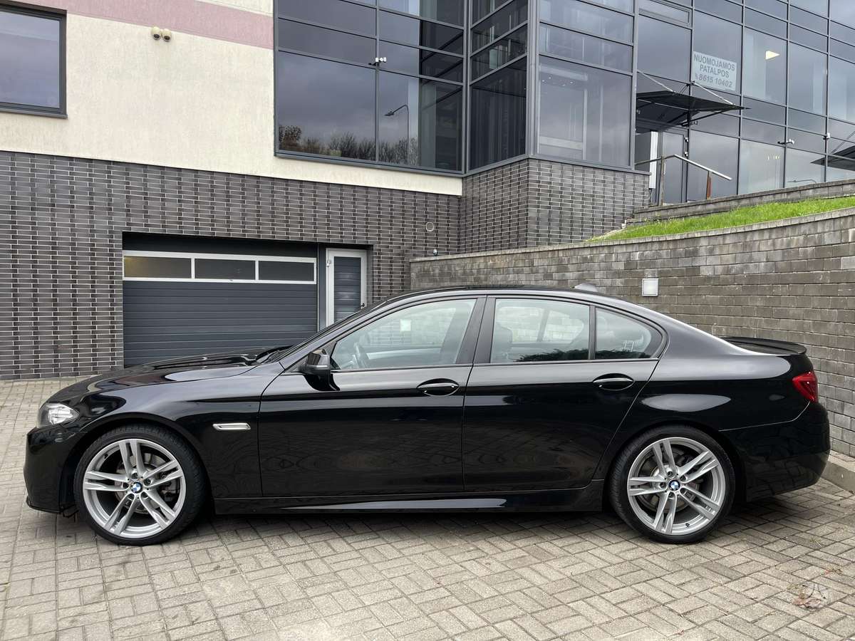 BMW 520, Седан