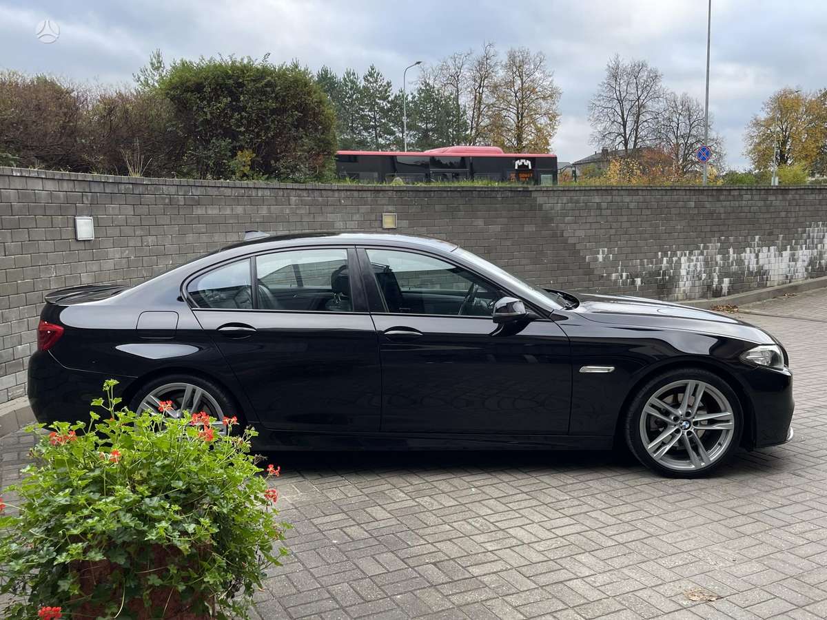 BMW 520, Седан