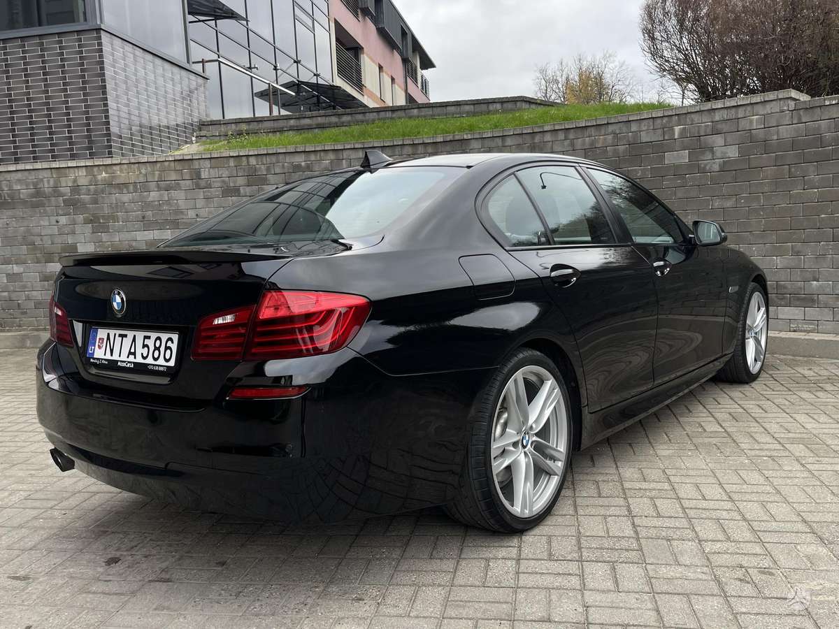 BMW 520, Седан