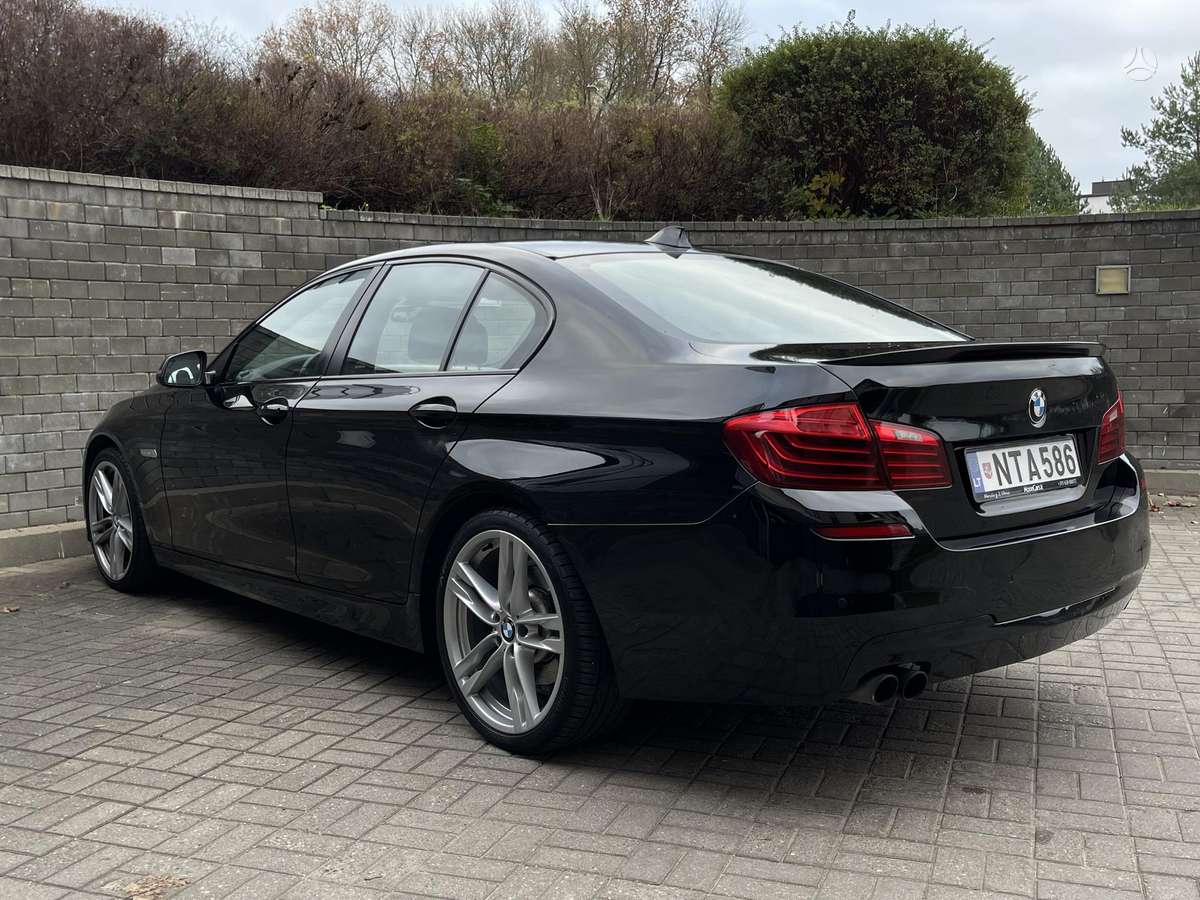 BMW 520, Седан