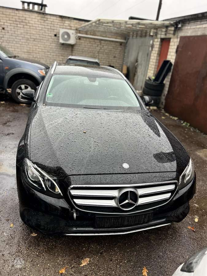 Mercedes-Benz E220