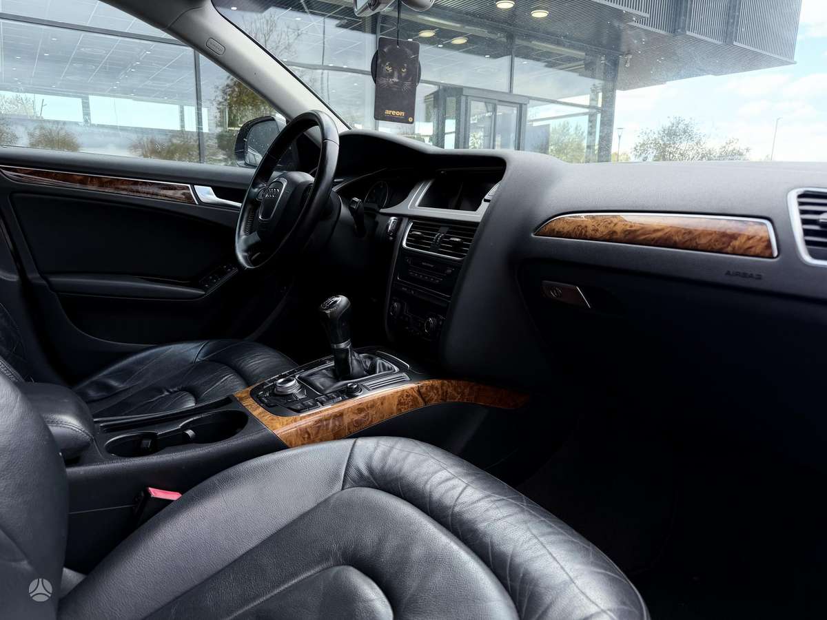 Audi A4, 2.0 l., Седан
