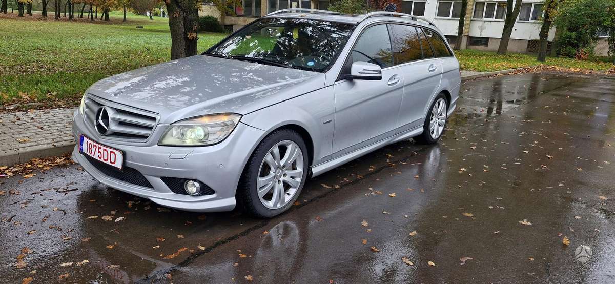 Mercedes-Benz C320
