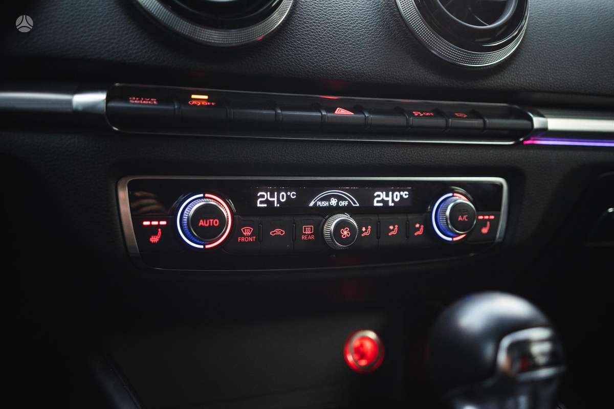 Audi A3, 1.8 l., hatchback