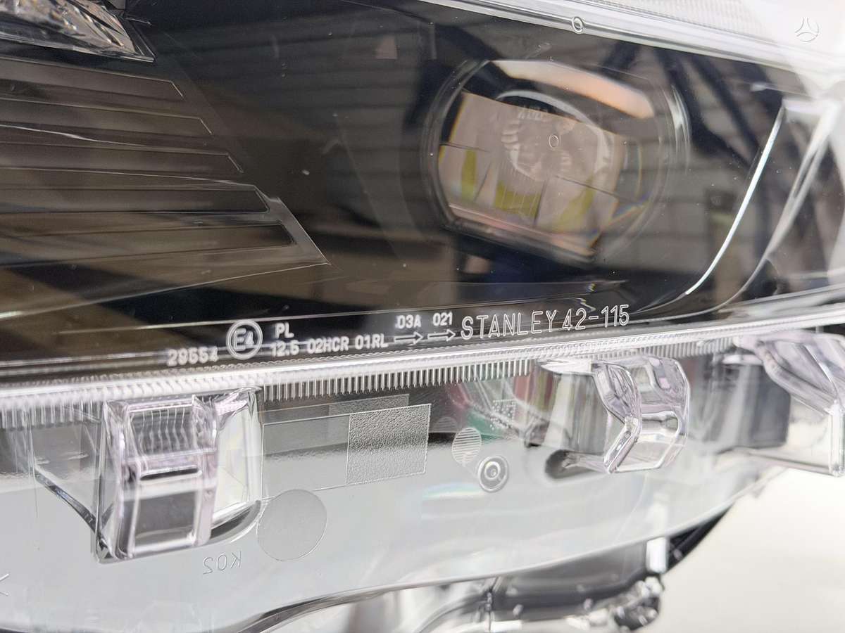 Toyota RAV4 фары